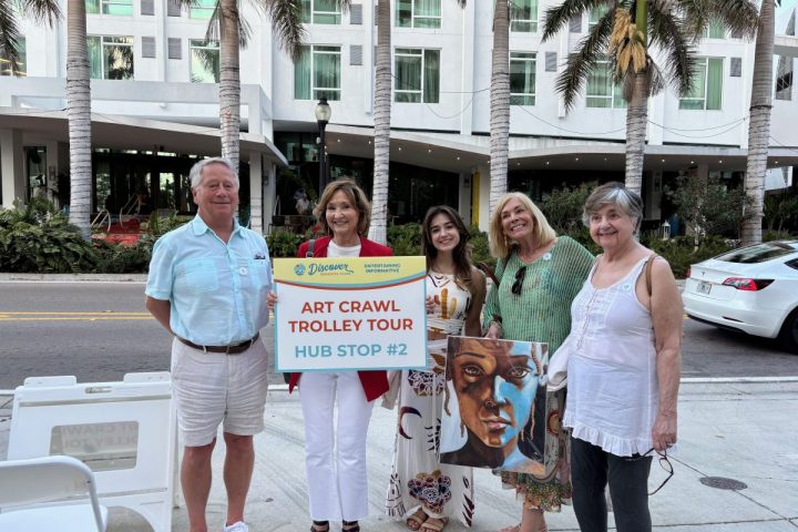 Discover Sarasota Tours Art Crawl Trolley guests visiting downtown Sarasota art galleries!